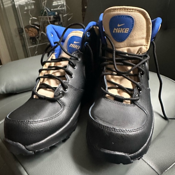 Nike black boots - Picture 2 of 6